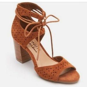 Coconuts by Matisse Bexley Lace up 3” chunky heel.